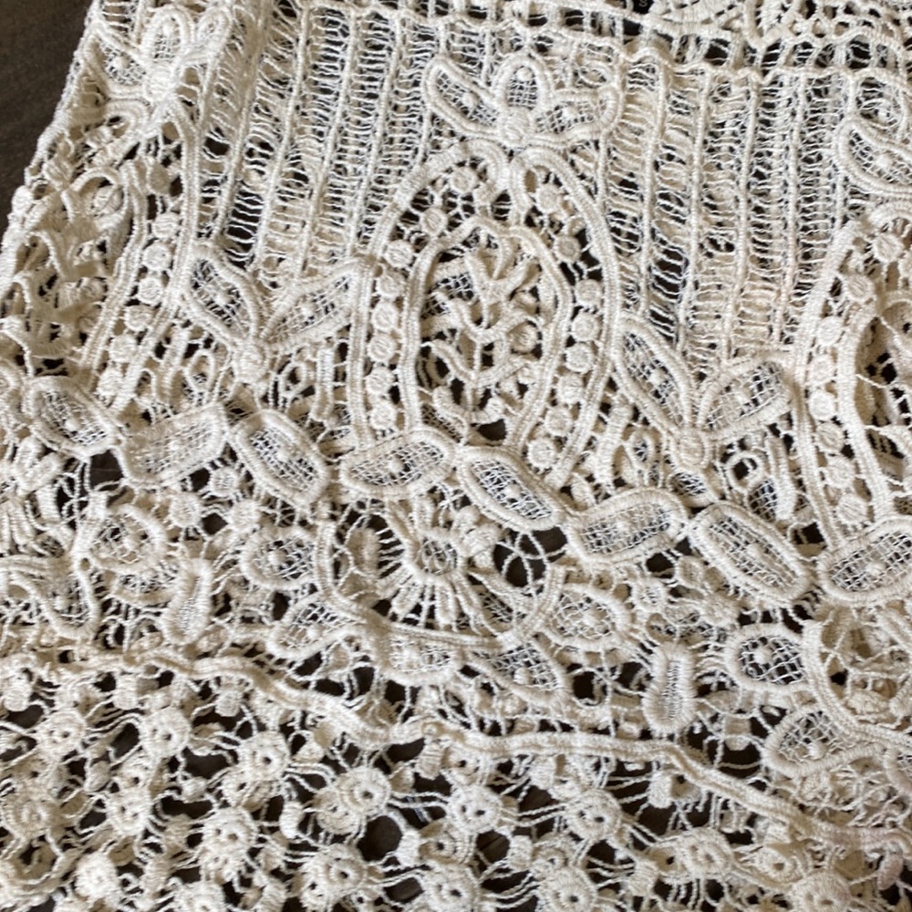 Super cute, off-white, crochet top! - Picture 2 of 3